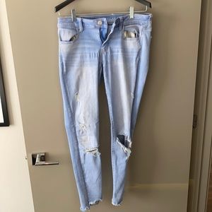 Light wash ripped skinny Jean jeggings